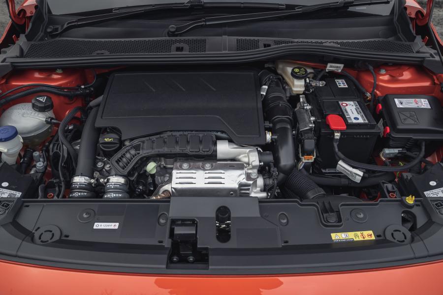 Моторный отсек Vauxhall Corsa Ultimate (F) 2019 года  (фото 38 из 75)